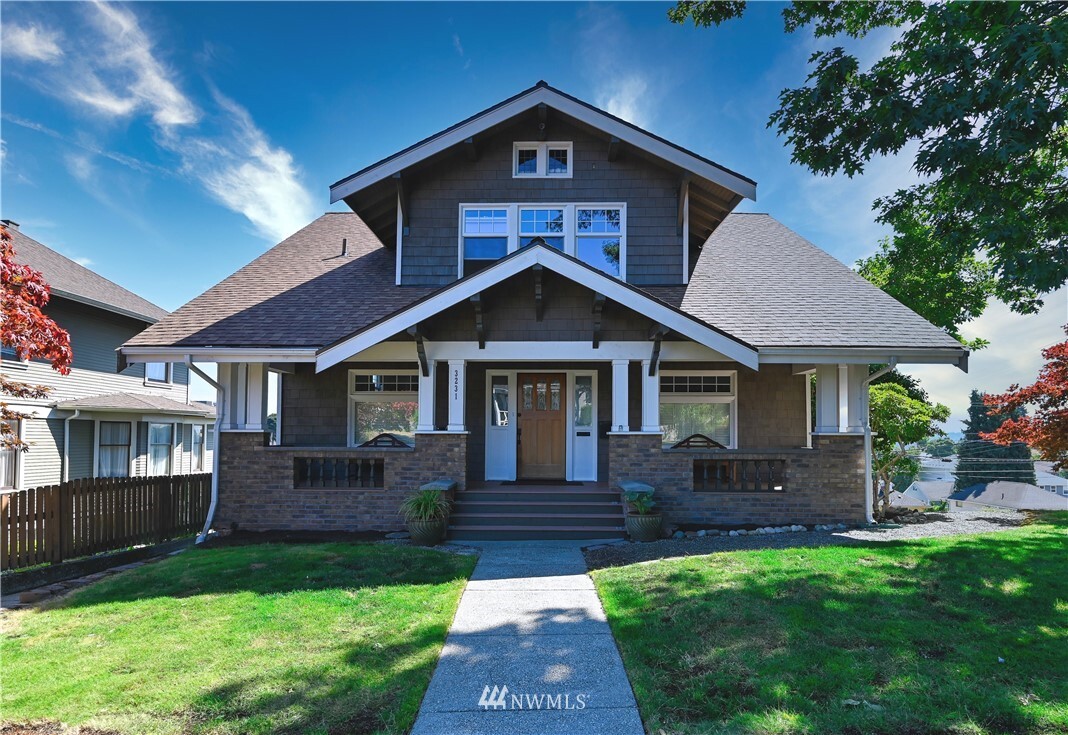 Property Photo: 3231 Grand Avenue WA 98201