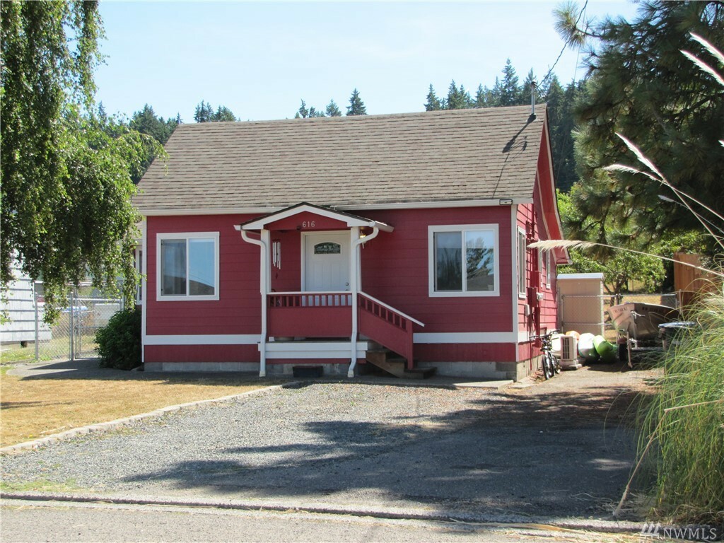 Property Photo:  616 Lopez Ave  WA 98362 