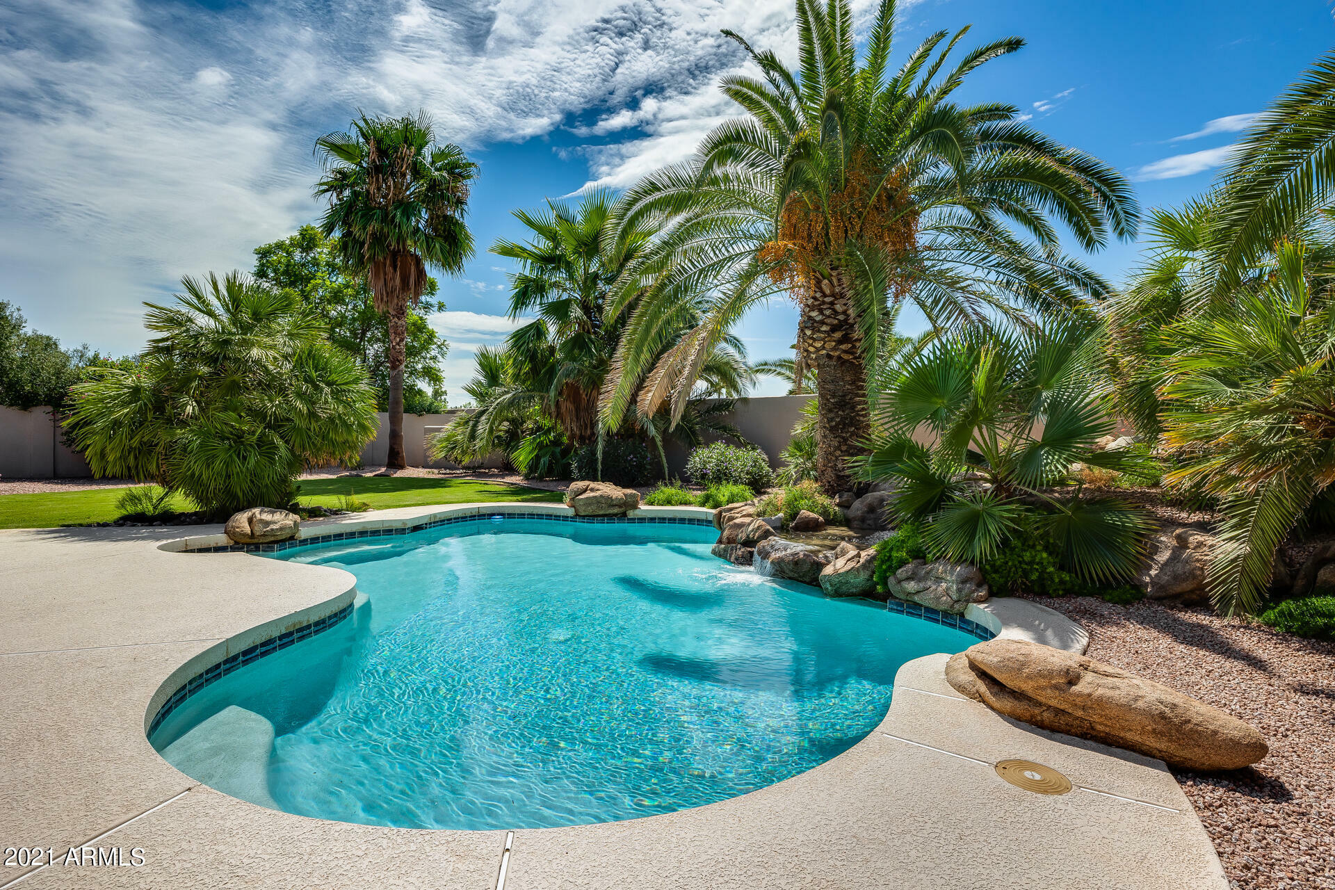 Property Photo: 9507 E Shangri La Road AZ 85260