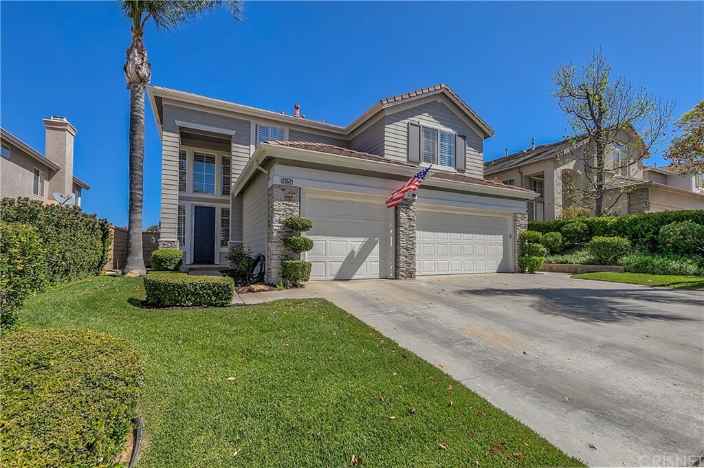 Property Photo:  23521 Summerglen Place  CA 91354 