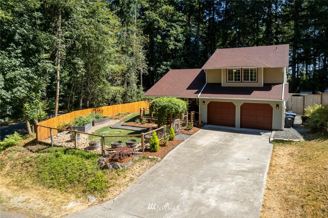 Property Photo:  7649 Kittiwake Drive SE  WA 98513 