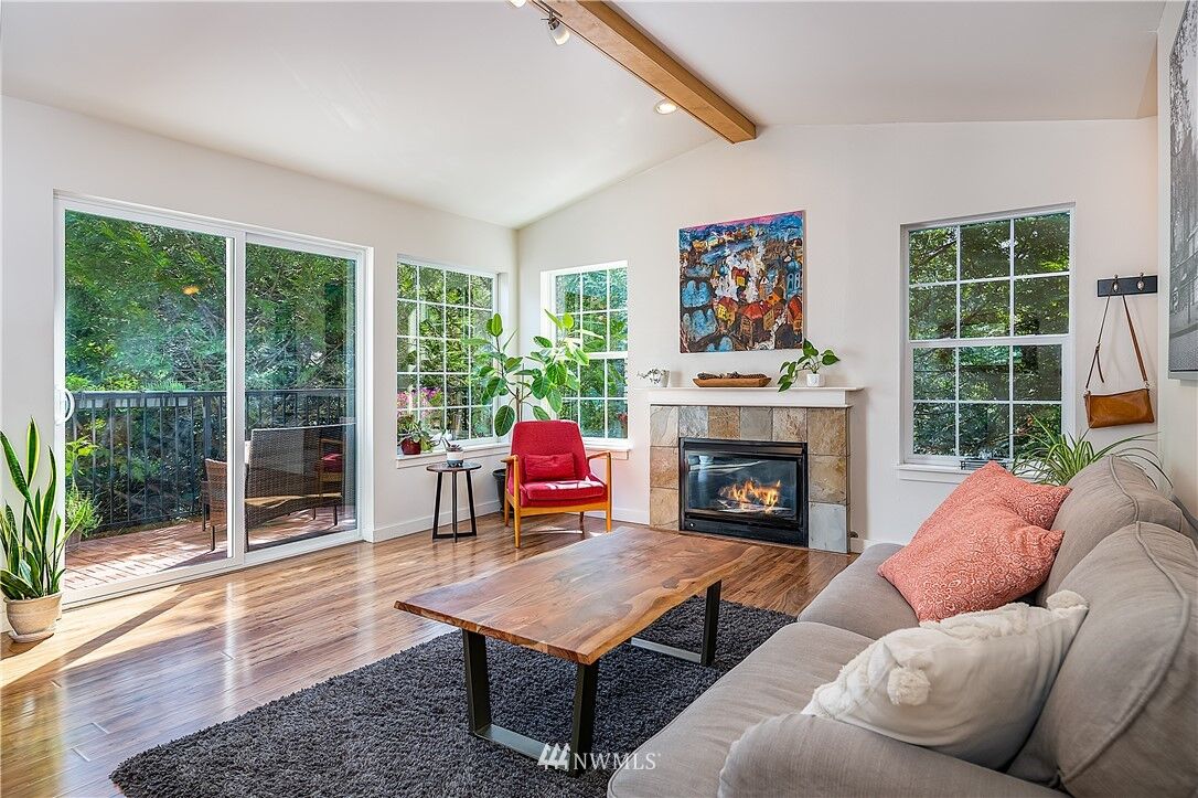 Property Photo: 25025 SE Klahanie Boulevard J304 WA 98029