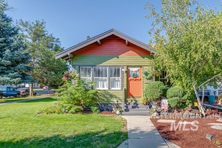 Property Photo: 1923 4th St. S ID 83651-4832