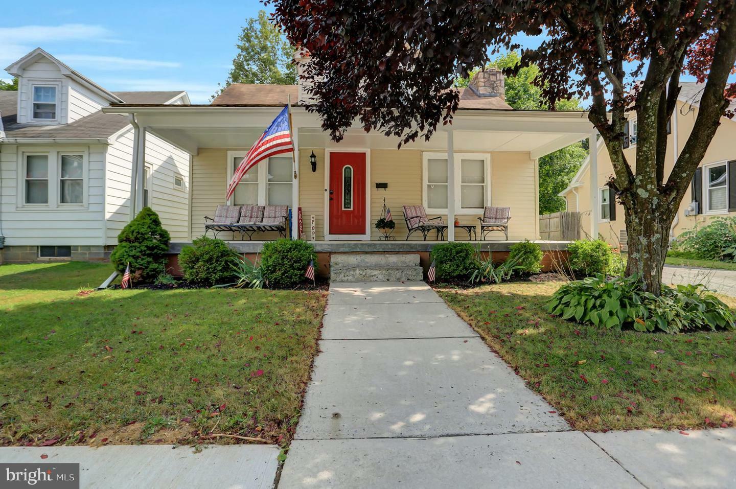 Property Photo:  26 E Pine Street  PA 17065 