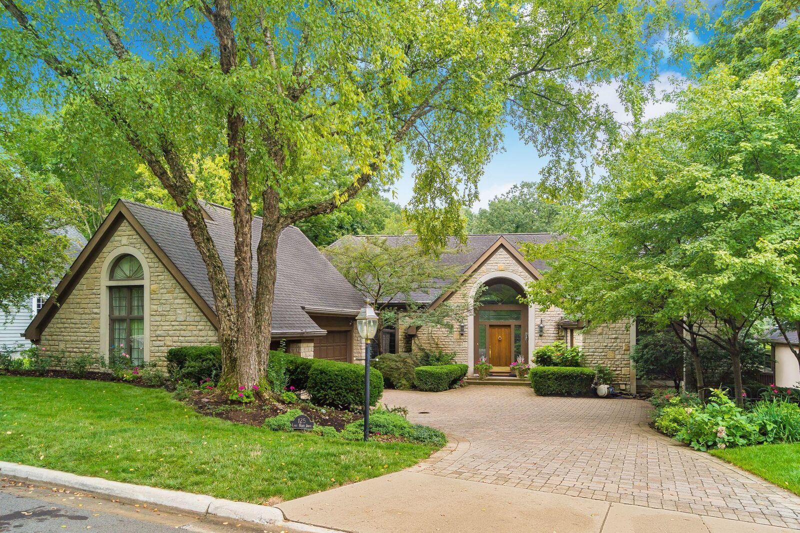 Property Photo:  125 Lake Bluff Drive  OH 43235 