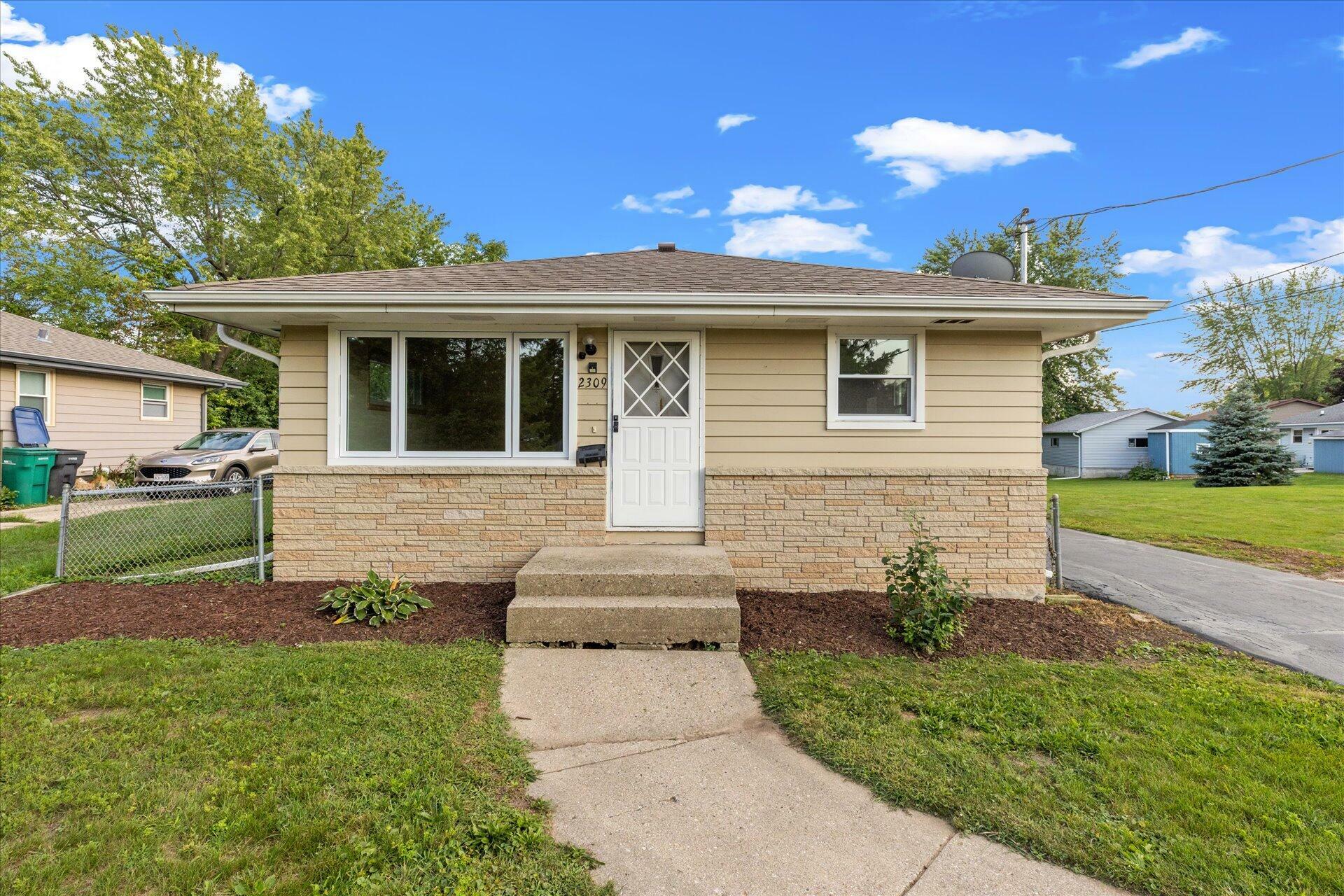 Property Photo:  2309 Easy St  WI 53188 