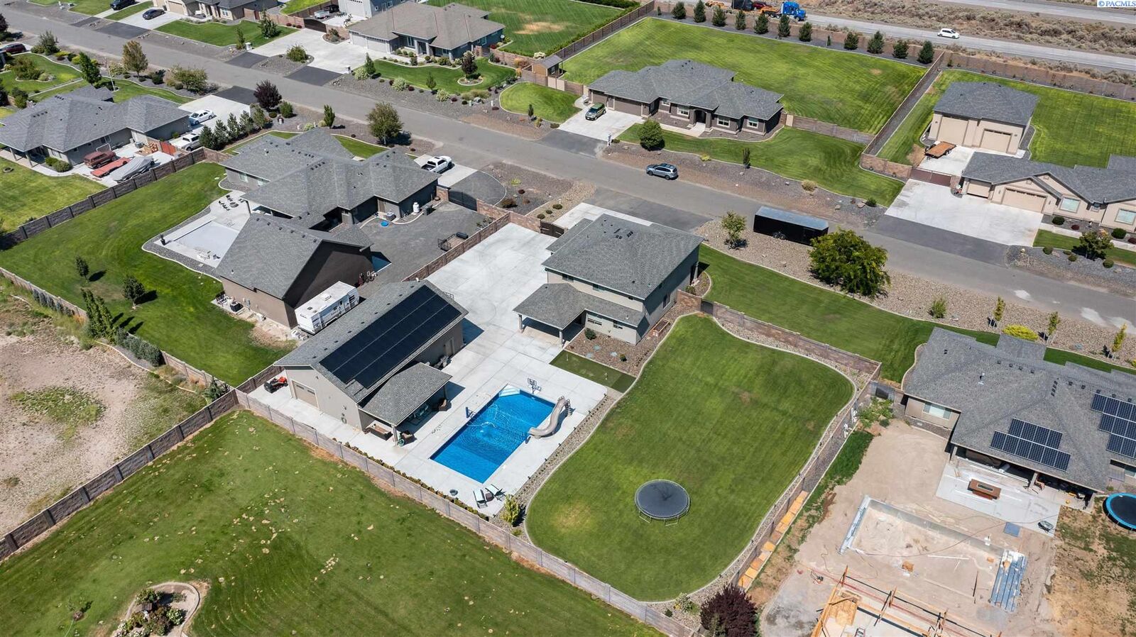 Property Photo: 5802 S Coulee Vista Dr WA 99338