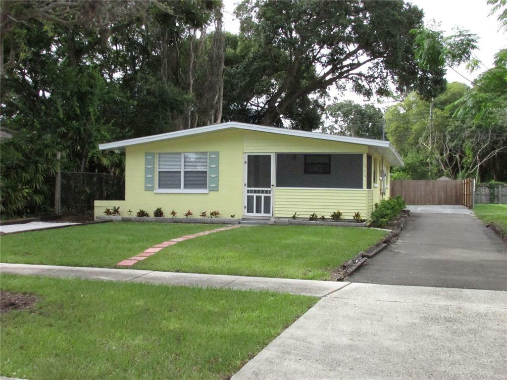 Property Photo:  1117 Patterson Drive  FL 34234 