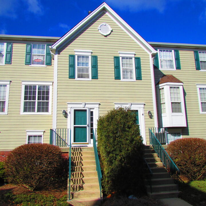2443 Courtyard Circle 5  Aurora IL 60506 photo