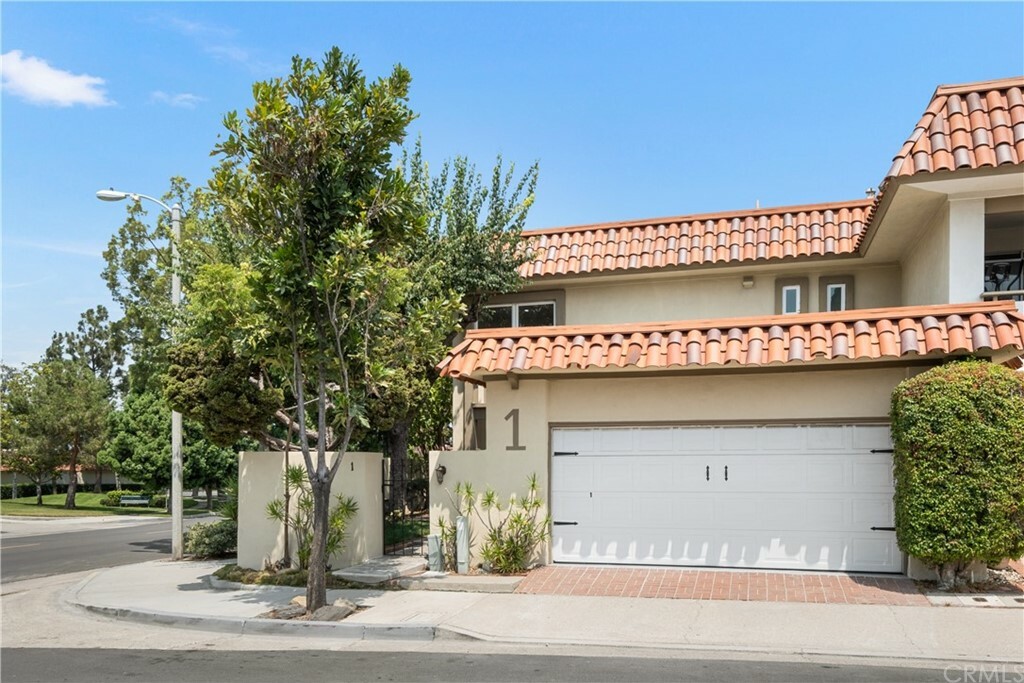 Property Photo:  1 Satinwood Way  CA 92612 