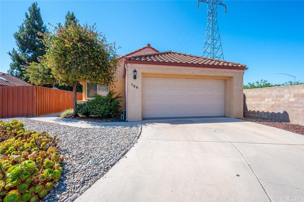Property Photo: 728 Hawthorn Street CA 93458