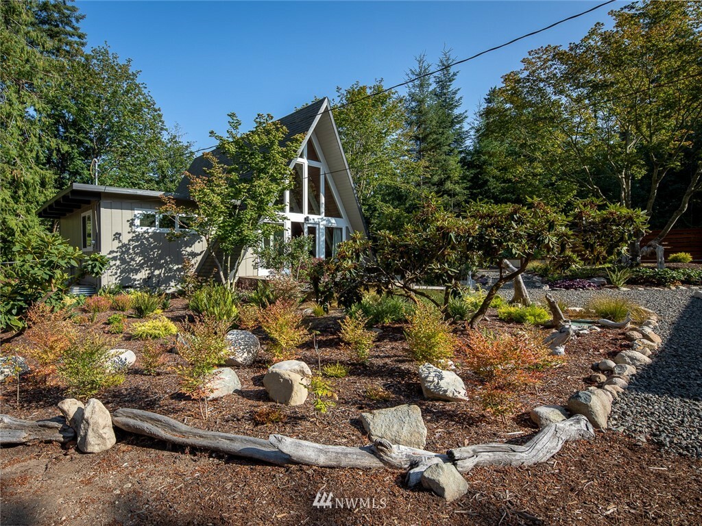 Property Photo:  615 Thistle Street  WA 98362 