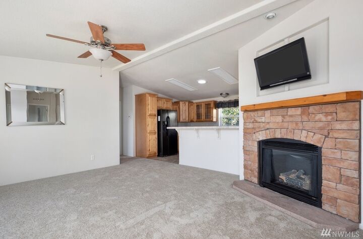 Property Photo: 916 Shawn Ave WA 98277