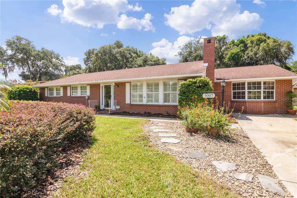 Property Photo:  1007 N Shore Drive  FL 34748 