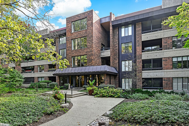 1401 Burr Oak Road 302C  Hinsdale IL 60521 photo