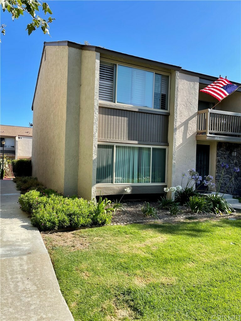 Property Photo:  1513 Raccoon Court  CA 93003 