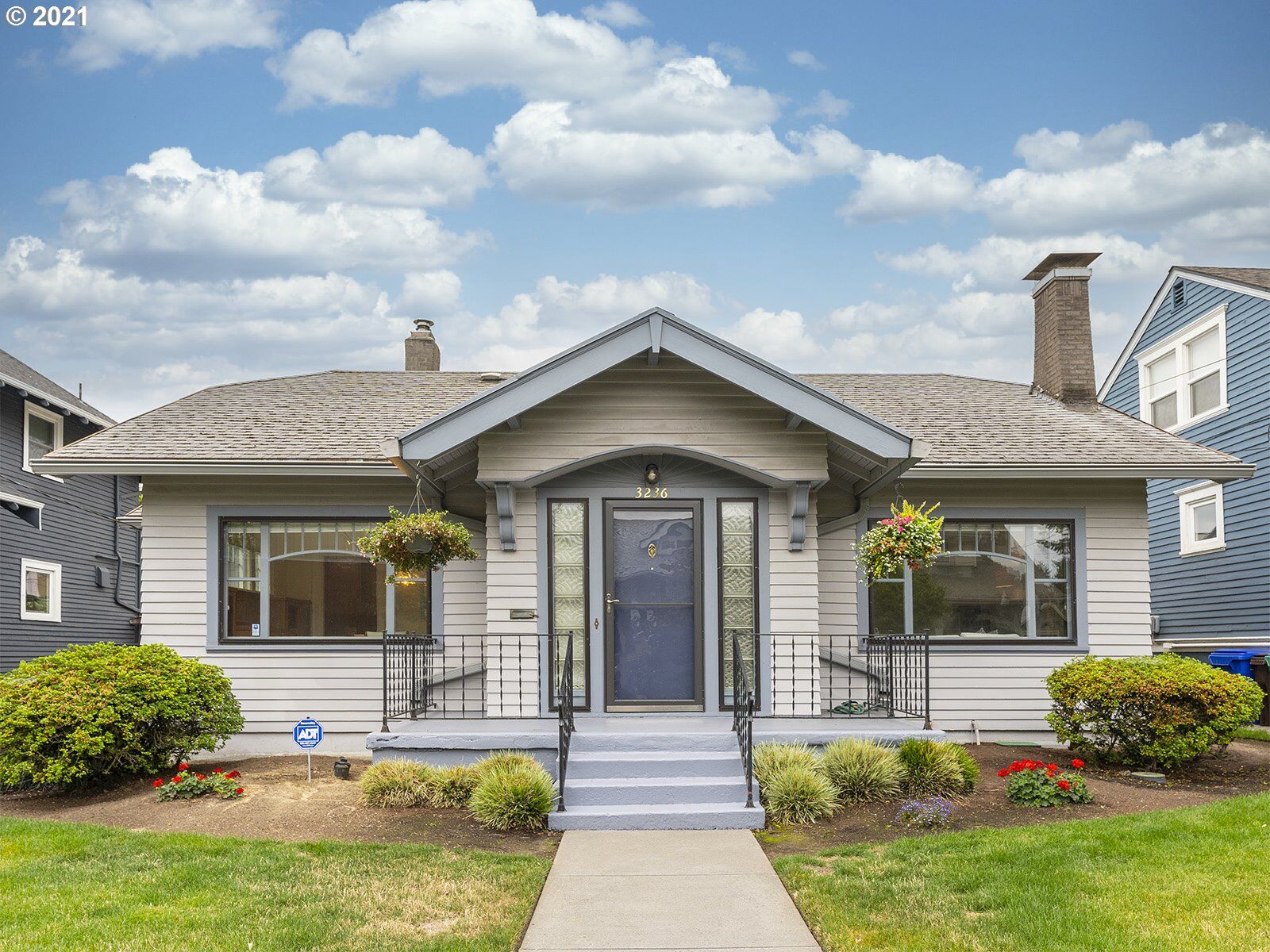 Property Photo:  3236 NE Schuyler St  OR 97212 