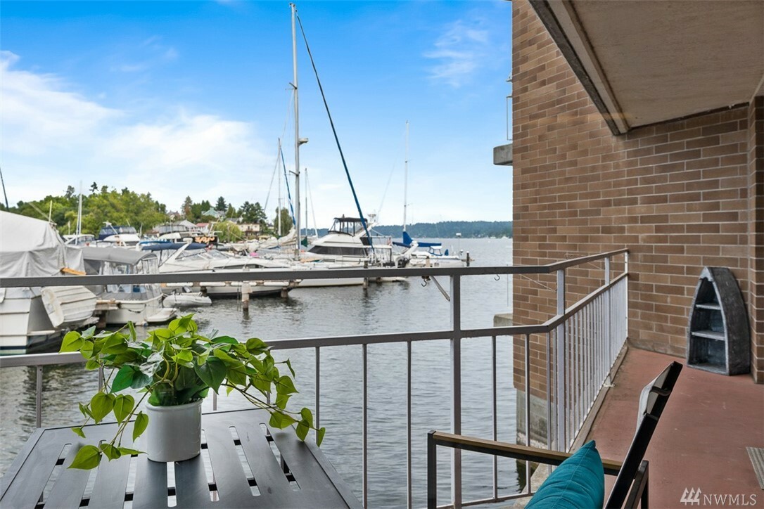 Property Photo: 9500 Rainier Ave S 101 WA 98118