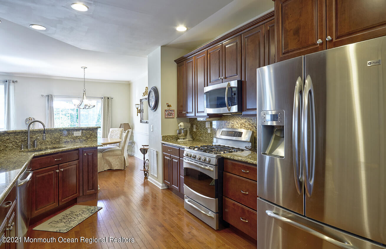 Property Photo:  14 Daly Court  NJ 08857 