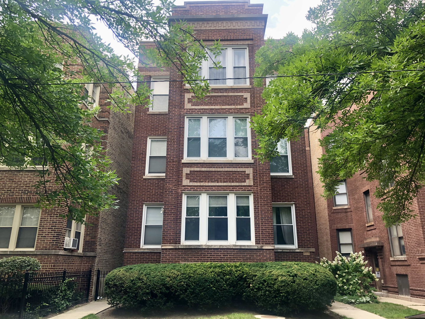 Property Photo:  5008 N Winchester Avenue 2W  IL 60640 