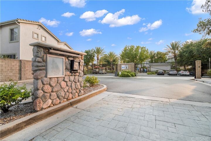 Property Photo: 25410 Parkwood Lane CA 91350