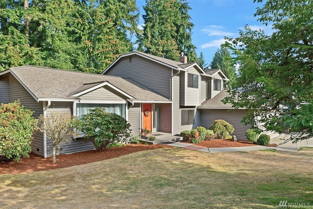 Property Photo:  14308 165th Place SE  WA 98059 