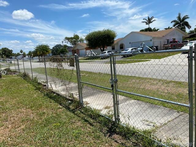Property Photo: 13065 SW 261st Ter FL 33032
