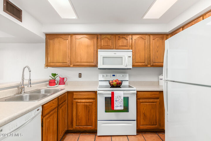Property Photo: 2201 W Union Hills Drive 121 AZ 85027