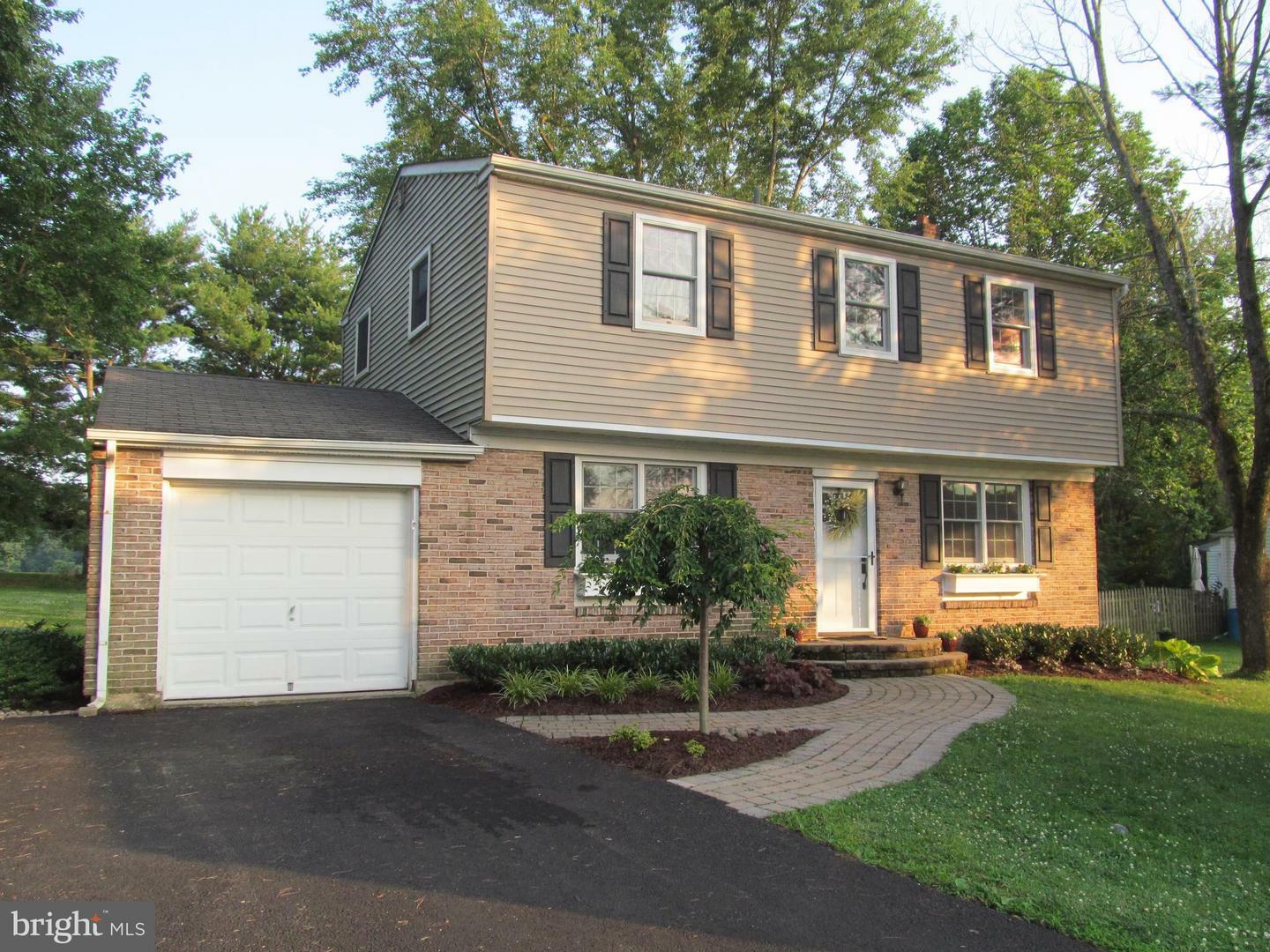 Property Photo:  152 Cardinal Road  PA 18914 