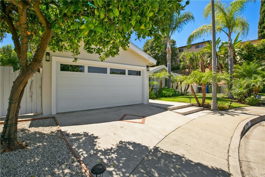 Property Photo:  947 W Basin Street  CA 90731 