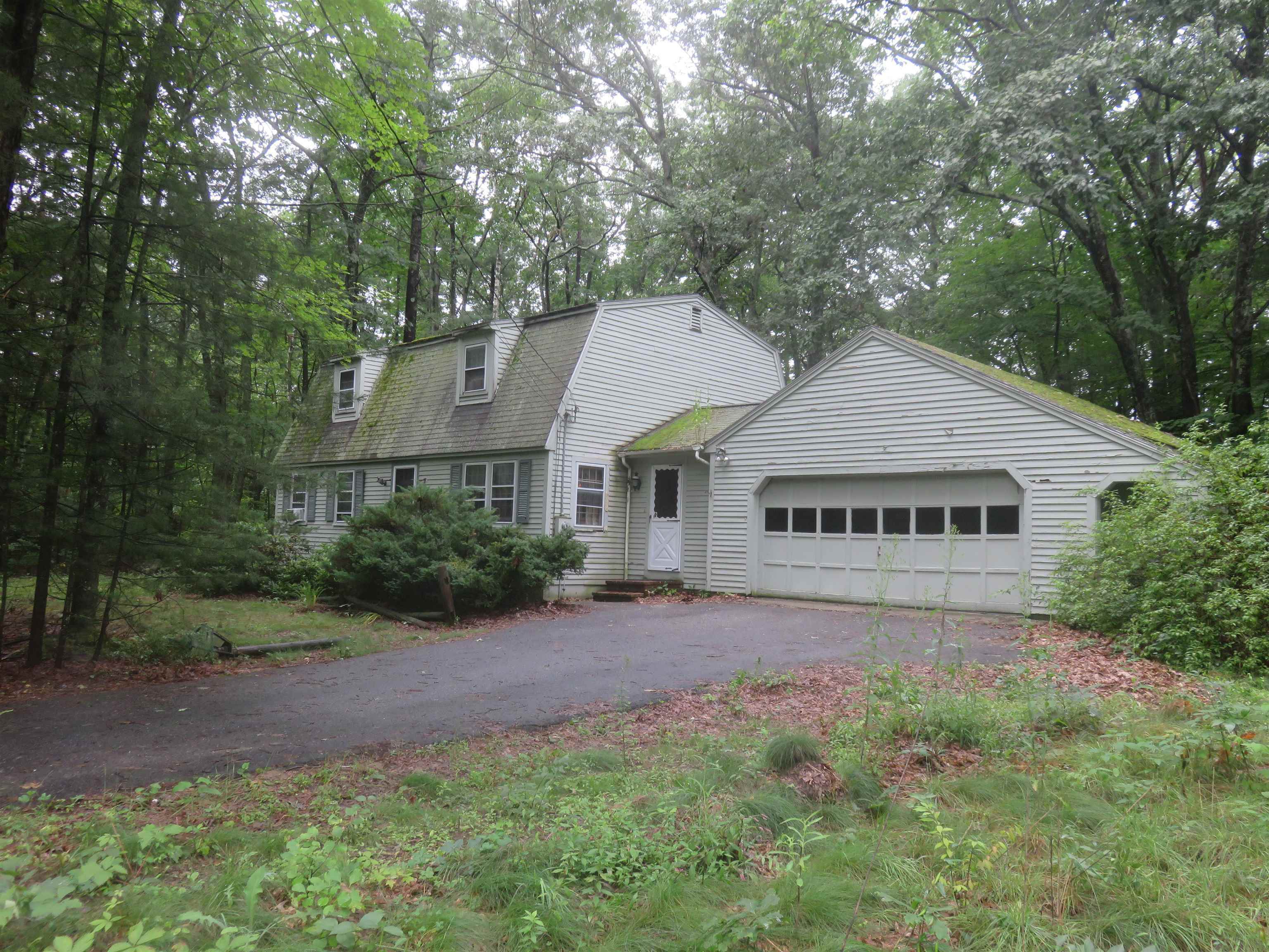 Property Photo: 9 Heritage Circle NH 03051