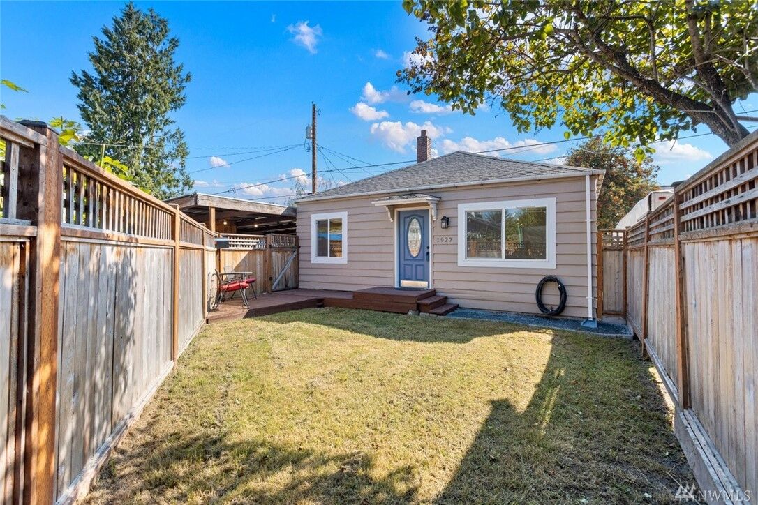 Property Photo: 1927 Rainier Ave WA 98201