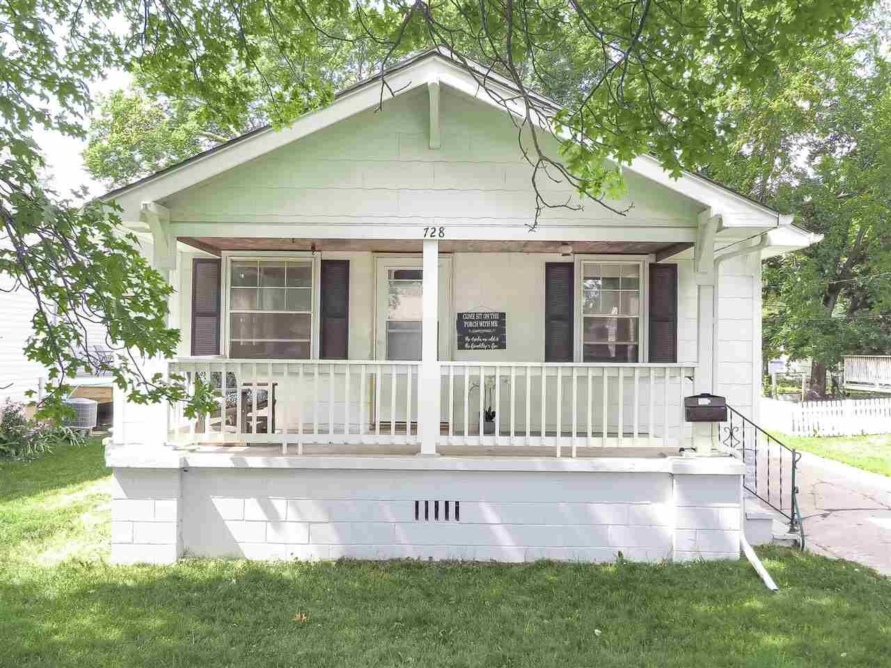 Property Photo: 728 S 10th St. NE 68701