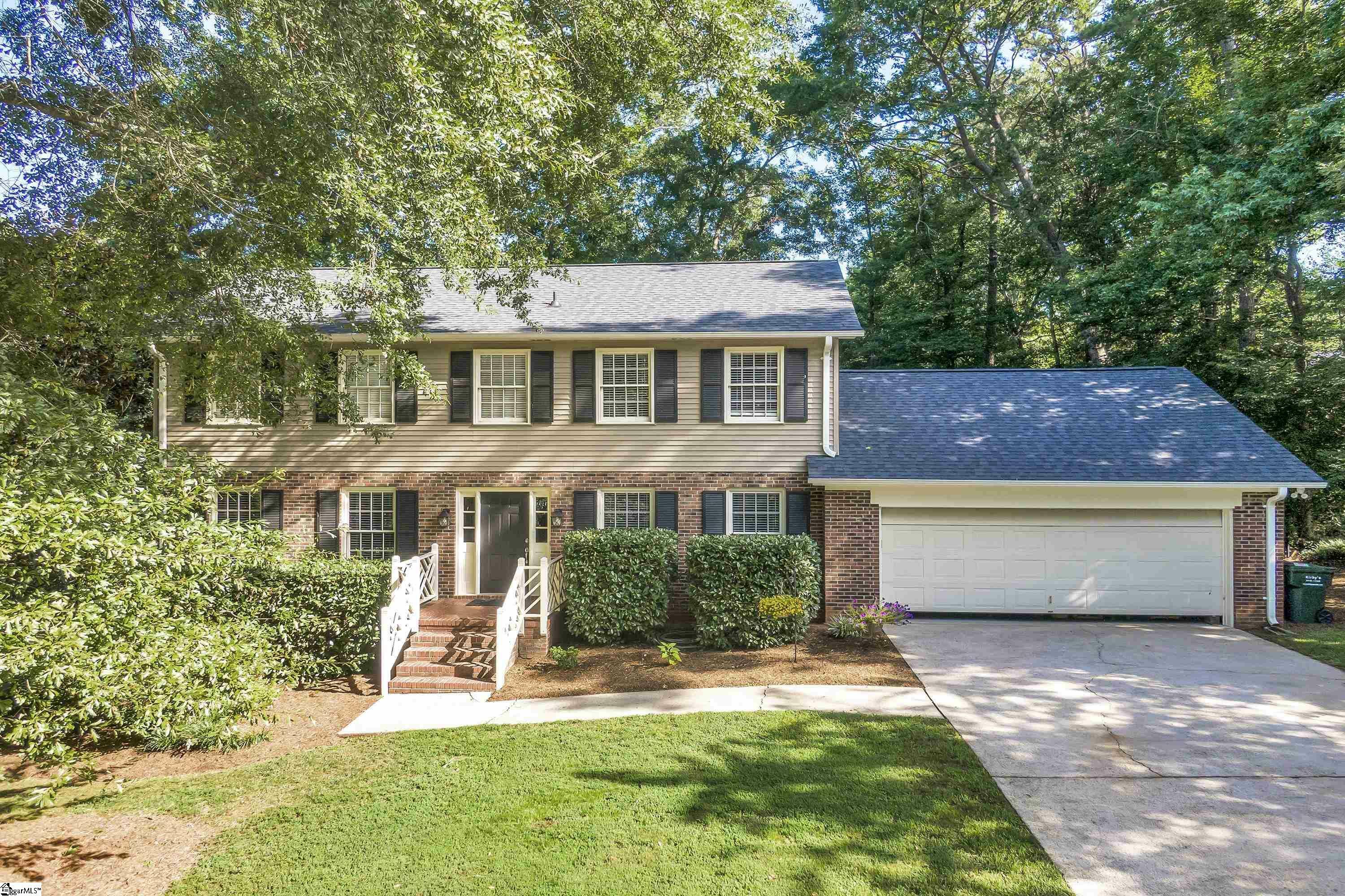 Property Photo:  202 Oak Ridge Court  SC 29650 