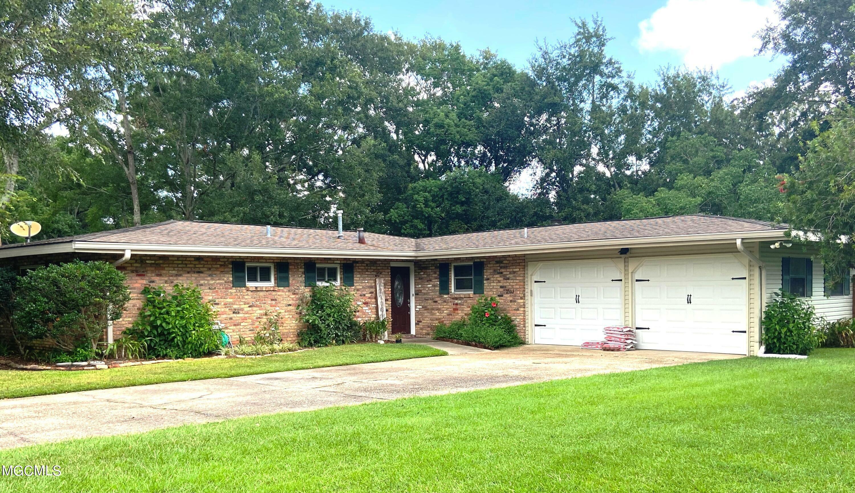 Property Photo:  2302 Woodmont Street  MS 39567 