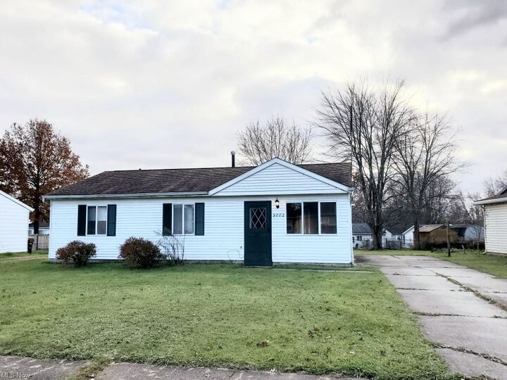 9882 Short Drive  Windham OH 44288 photo