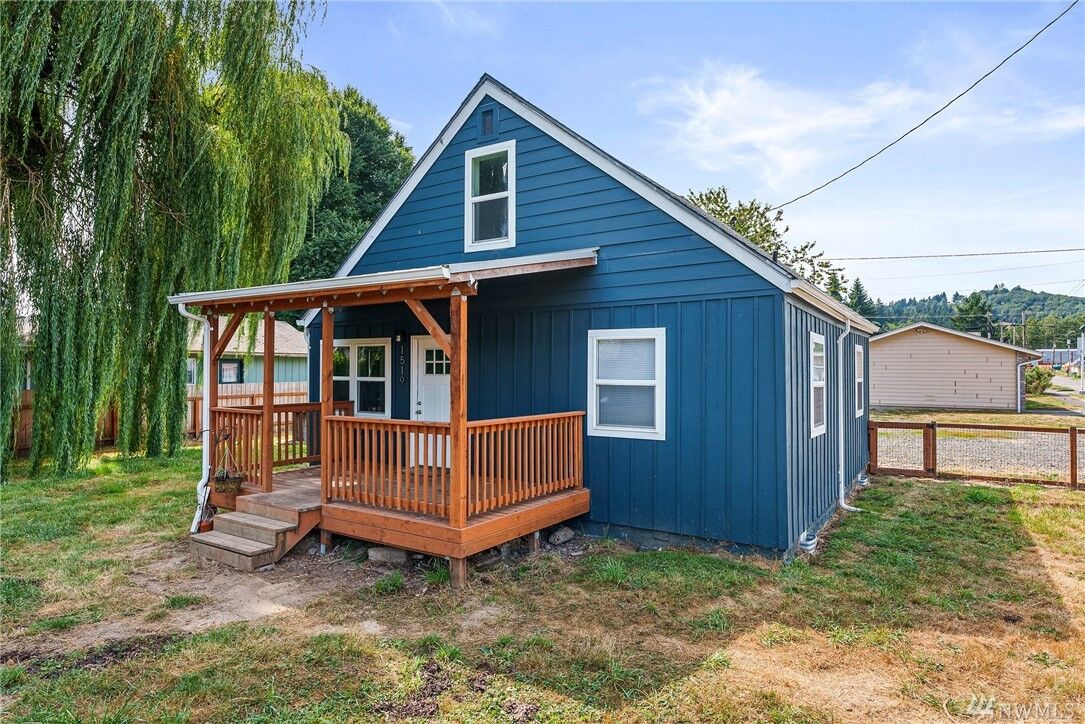 Property Photo:  1519 N 3rd Ave  WA 98626 