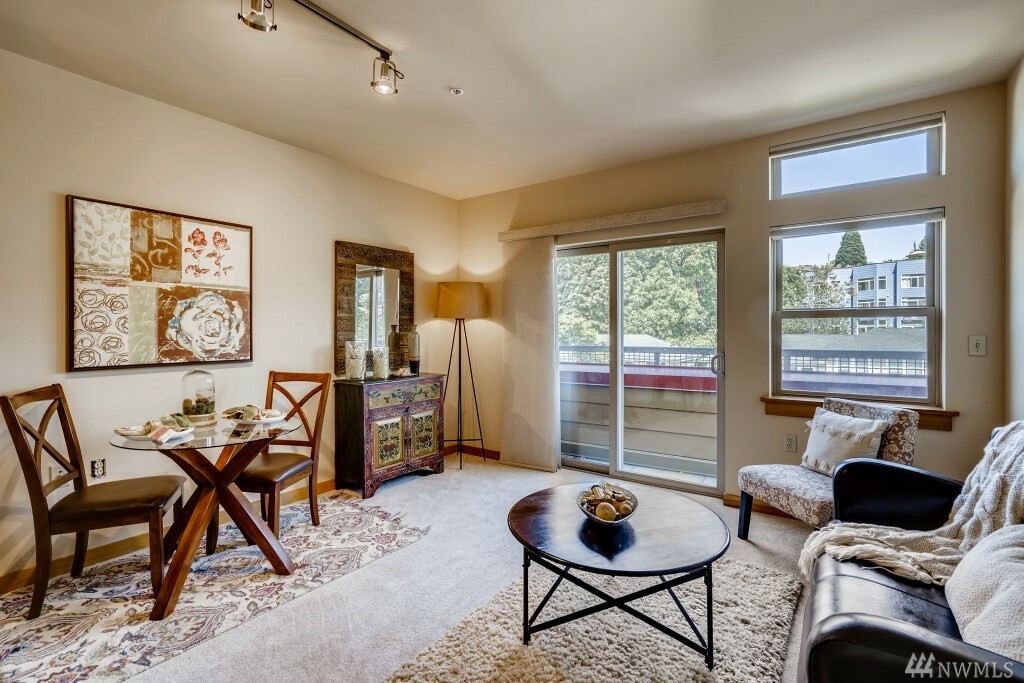 Property Photo: 827 Hiawatha Place S 610 WA 98144