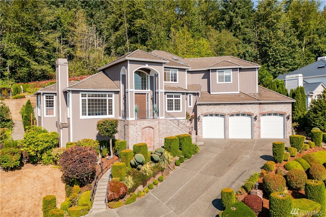 Property Photo:  6097 156th Place SE  WA 98006 