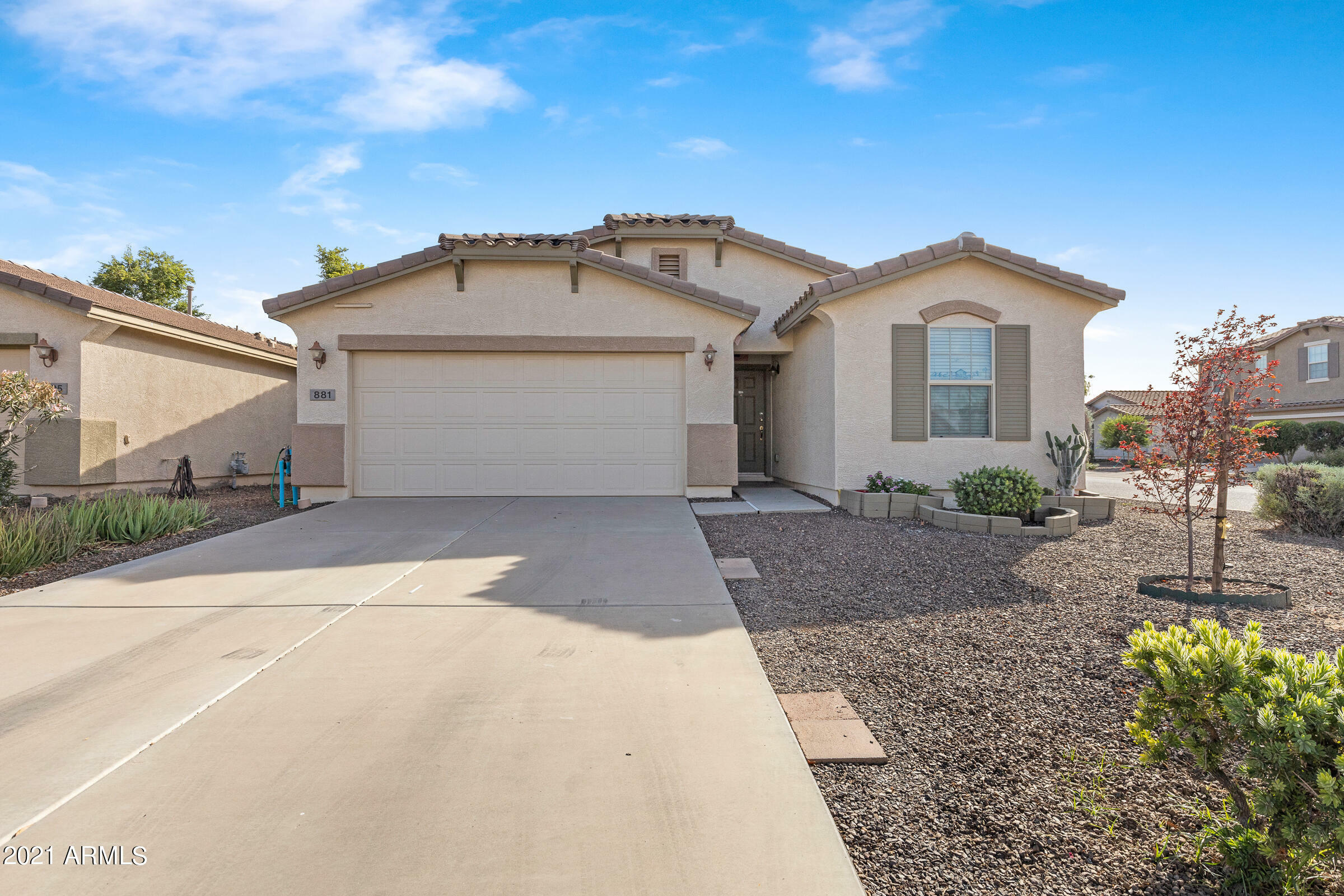 Property Photo:  881 E Daniella Drive  AZ 85140 