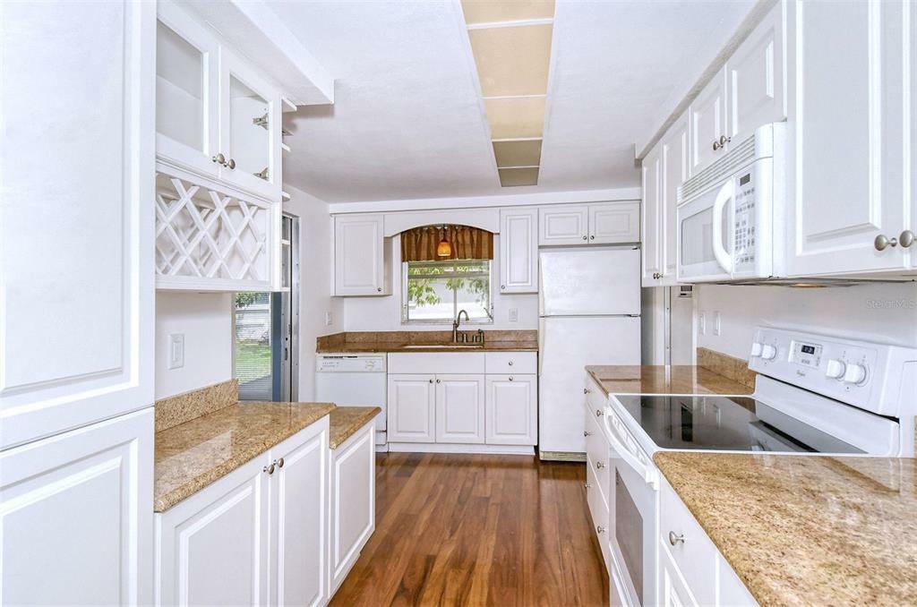 Property Photo: 6836 Roxbury Drive FL 34231