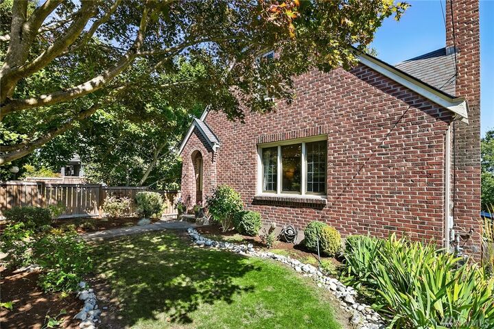 Property Photo: 6026 35th Ave NE WA 98115