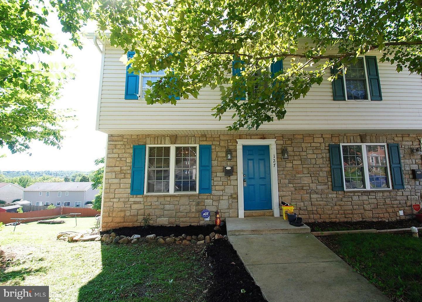 Property Photo:  127 S Shenandoah Avenue  VA 22630 