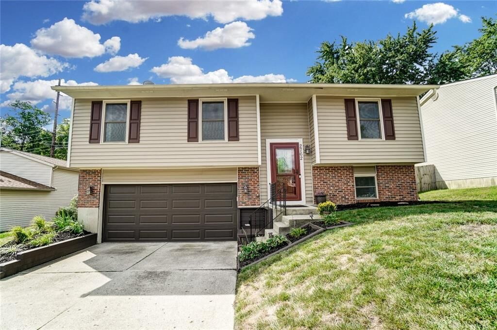 Property Photo: 2762 Dorset Woods Court OH 45342