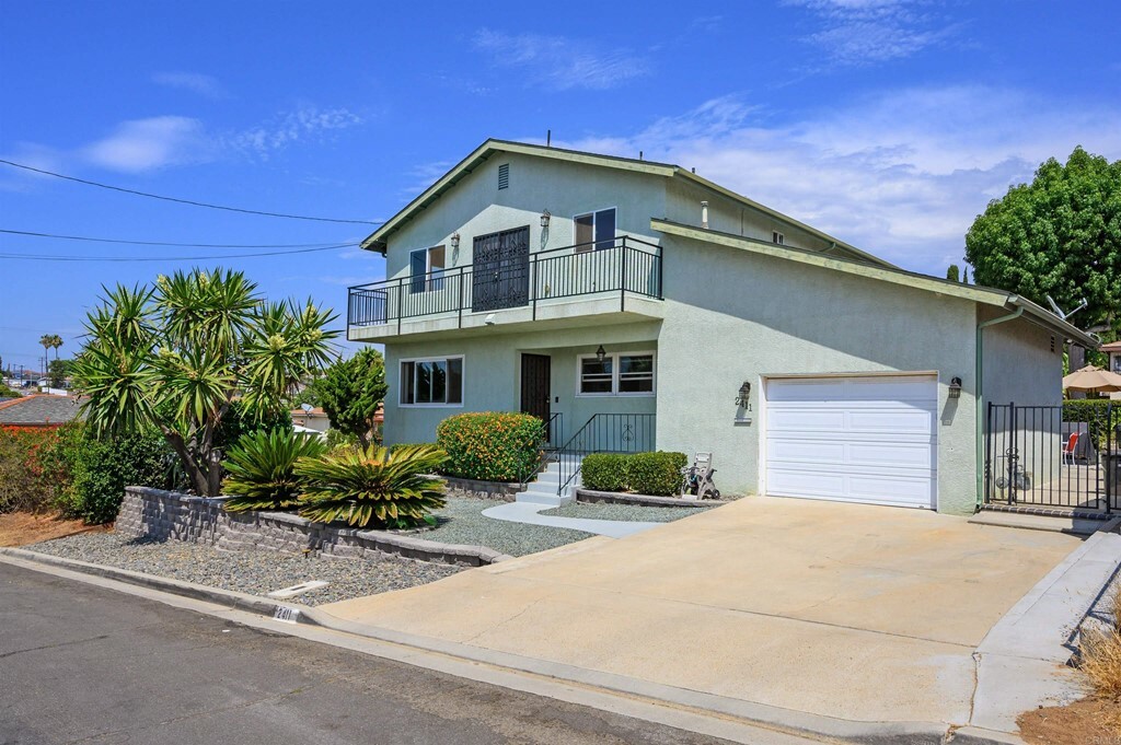 Property Photo:  2411 Calle Aguadulce  CA 92139 