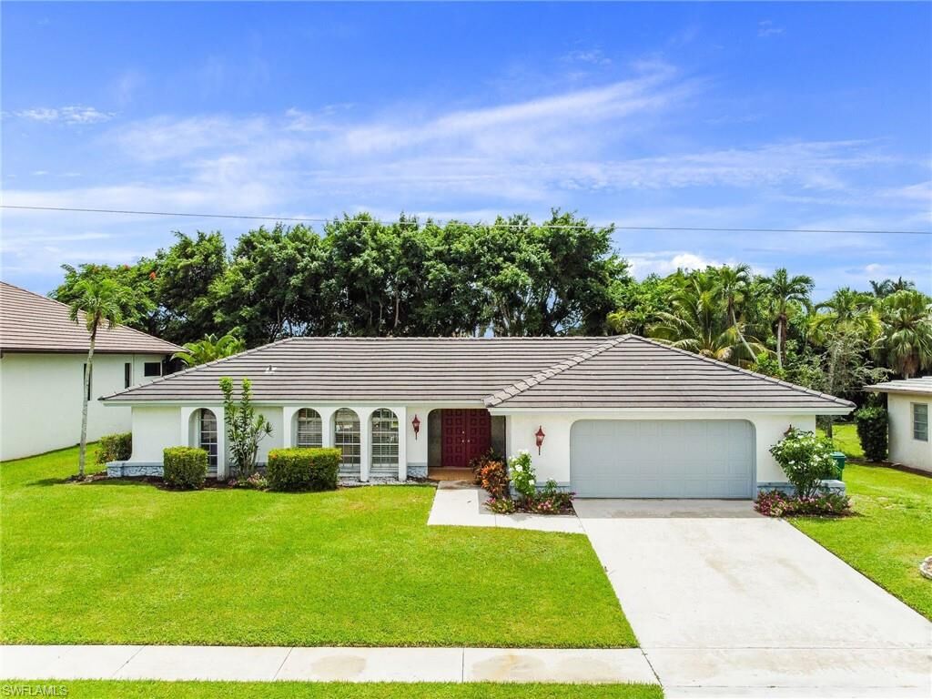 Property Photo:  919 S Flamingo Cir  FL 34145 