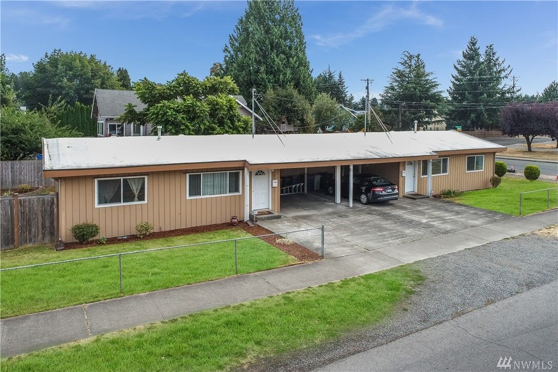 Property Photo:  522 W Crow St  WA 98032 