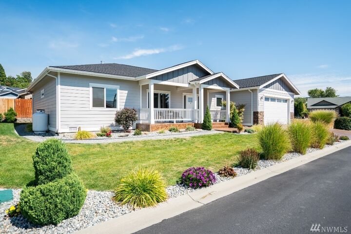 Property Photo:  558 Village Dr  WA 98831 