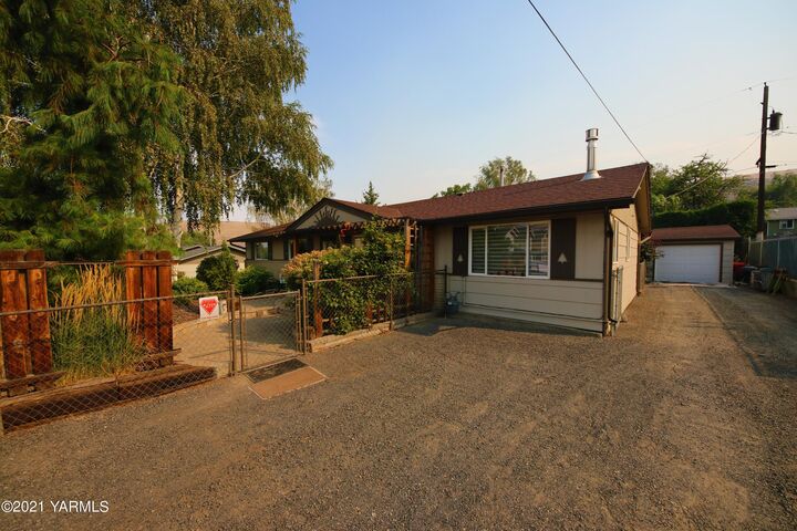 510 Southern Ave  Selah WA 98942 photo