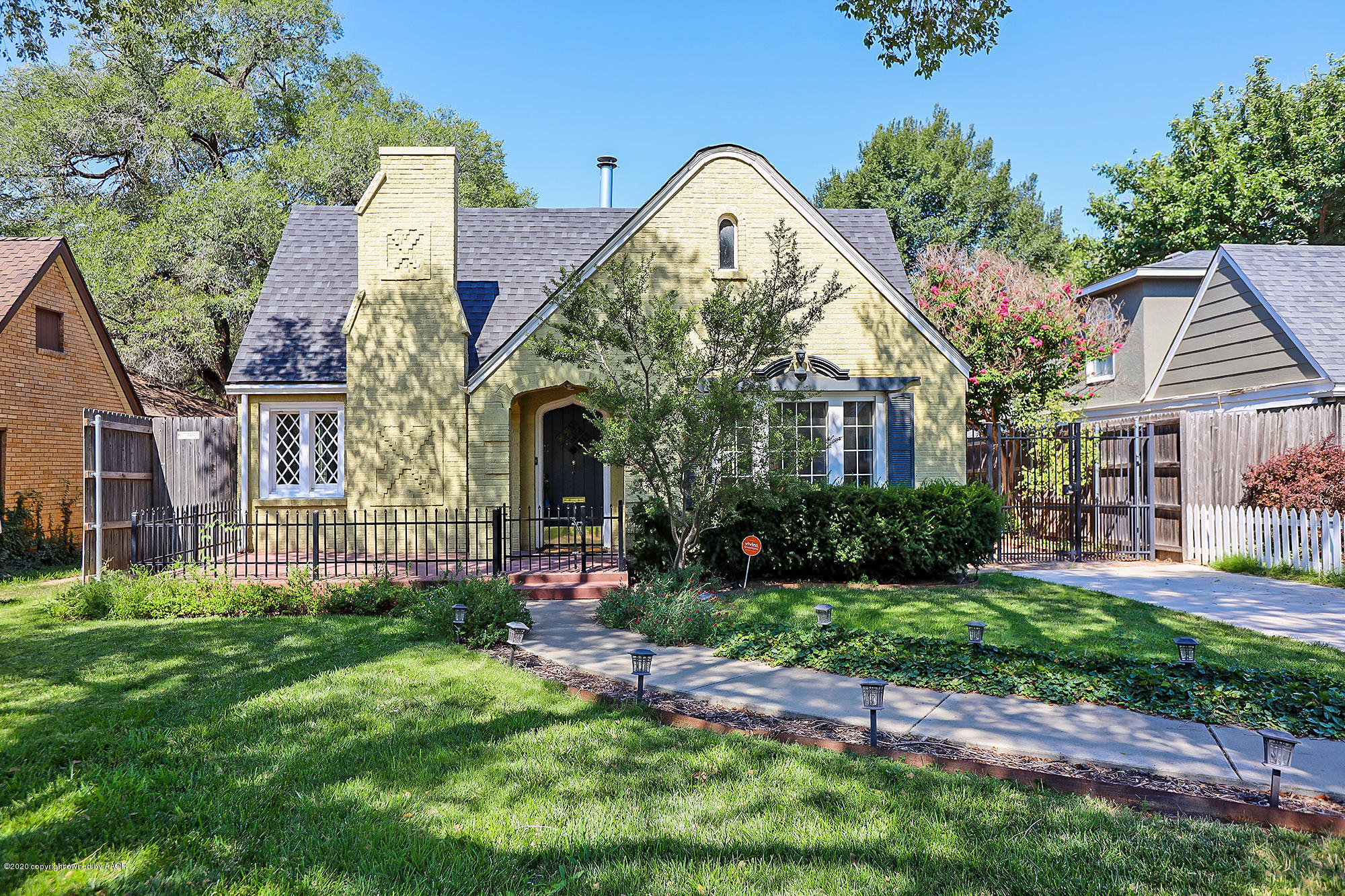 Property Photo: 2410 S Ong Street TX 79109